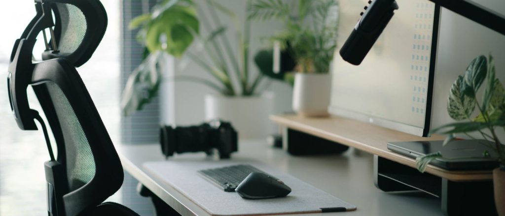 Cinq réflexes pour préserver son dos et ses poignets au bureau